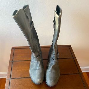 Sporto women’s knee high waterproof boots.